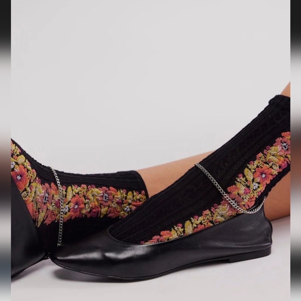 Free People Floral Embroidered Black Socks, Gorgeous, NWT, Sold Out - Picture 2 of 2